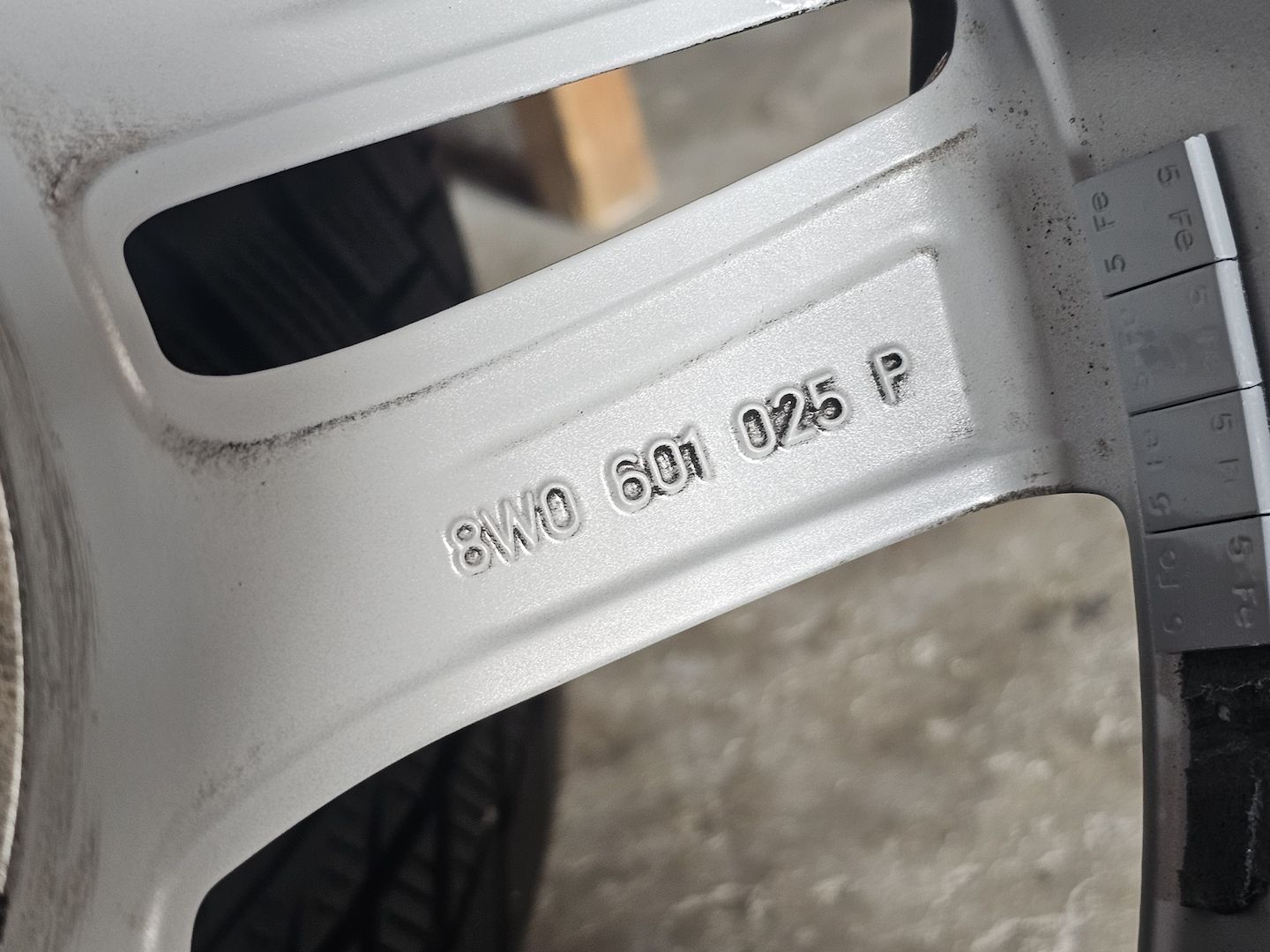 4x Audi A4 8W Winterräder 17" 8W0601025P 225/50 R17 5,5mm