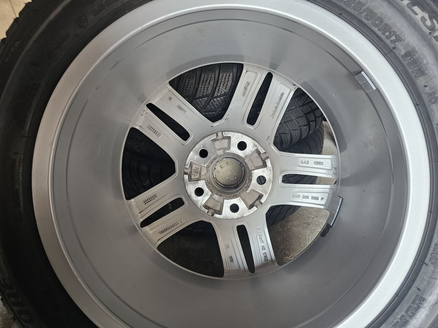 4x Audi A4 8W Winterräder 17" 8W0601025P 225/50 R17 5,5mm