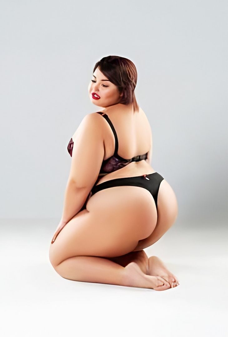 Dickerchen lässt dich zwischen ihre Schenkel