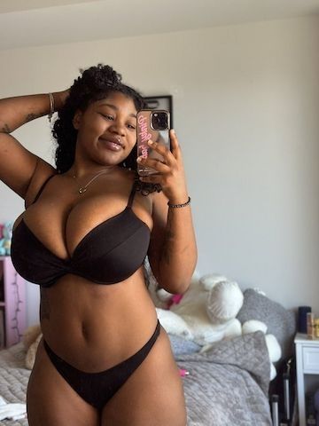 Suche eine fette reife Frau mit Tattoos und pricings die Lust hat mit mir ein porno zu drehen