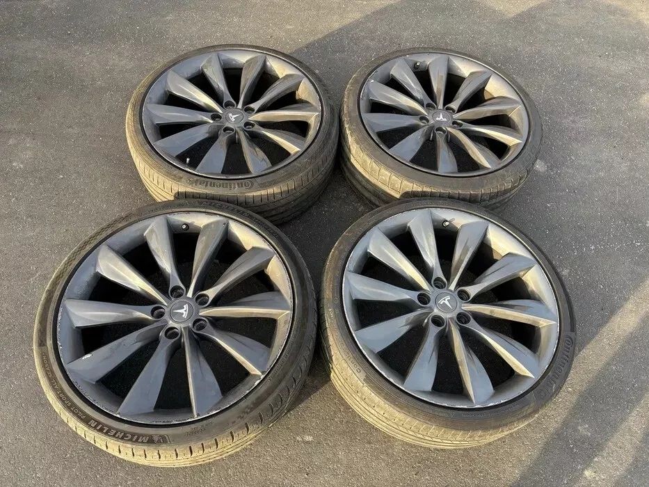 Tesla Model S TURBINE 5/120  Komplettsatz Tesla Model S TURBINE 5/120  Komplettsatz