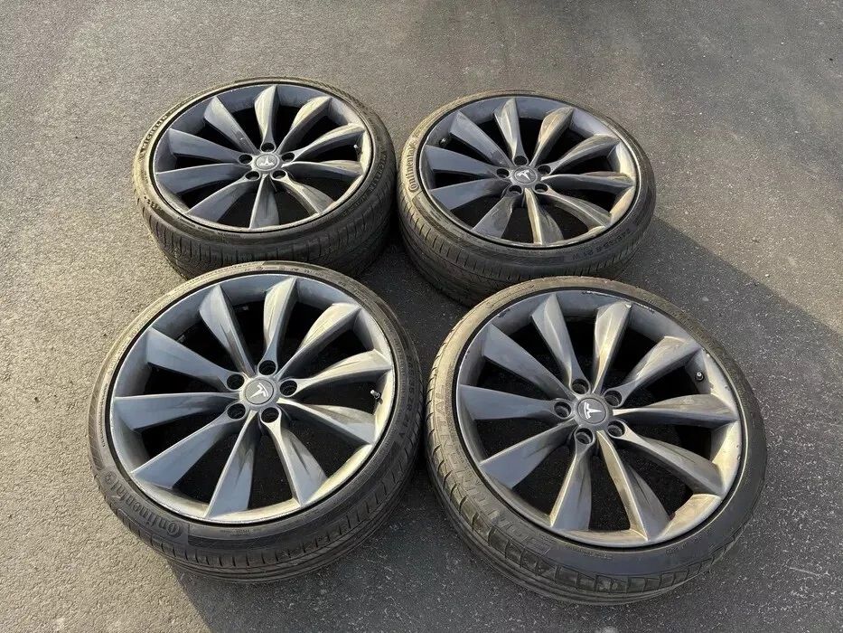 Tesla Model S TURBINE 5/120  Komplettsatz Tesla Model S TURBINE 5/120  Komplettsatz