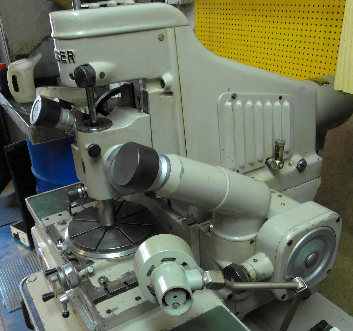 Hauser P 325 optische Koodinatenbohrmaschine