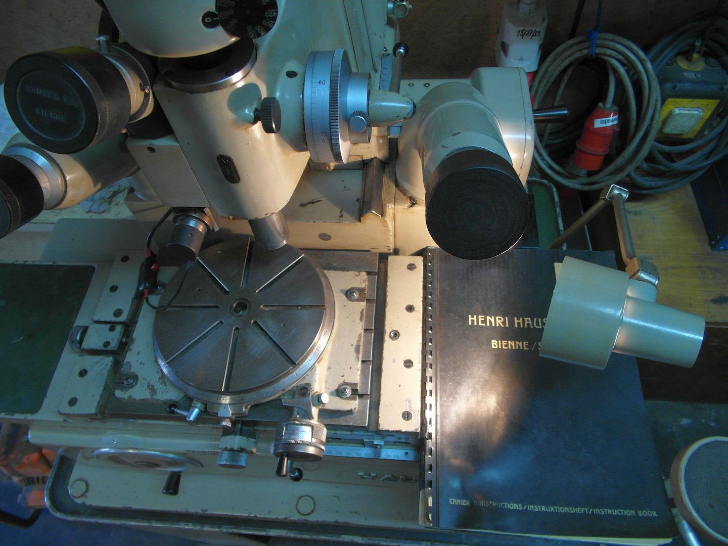 Hauser P 325 optische Koodinatenbohrmaschine