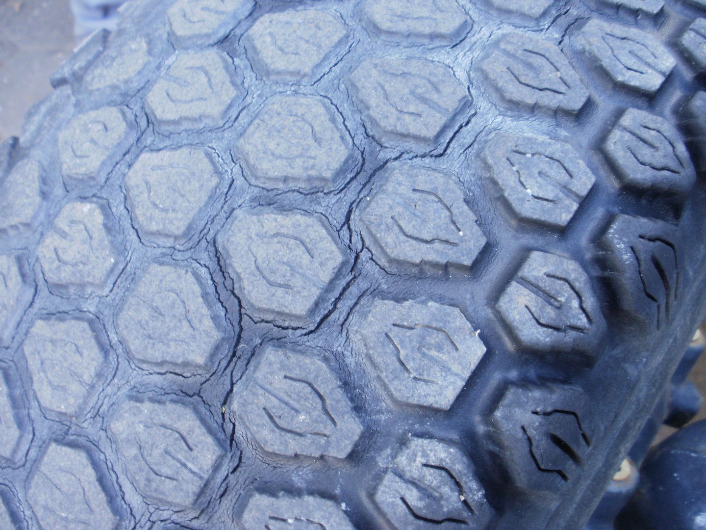 ISEKI Kompaktschlepper 3125 AL Diesel Allrad 24 PS Trecker Traktor Schaltgetrieb