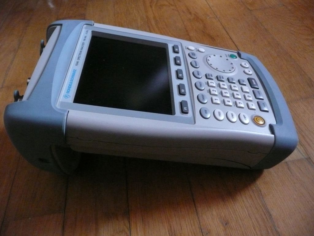 Rohde & Schwarz FSH6 1145.580.26 Handheld Spectrum Analyzer 100kHz...6GHz