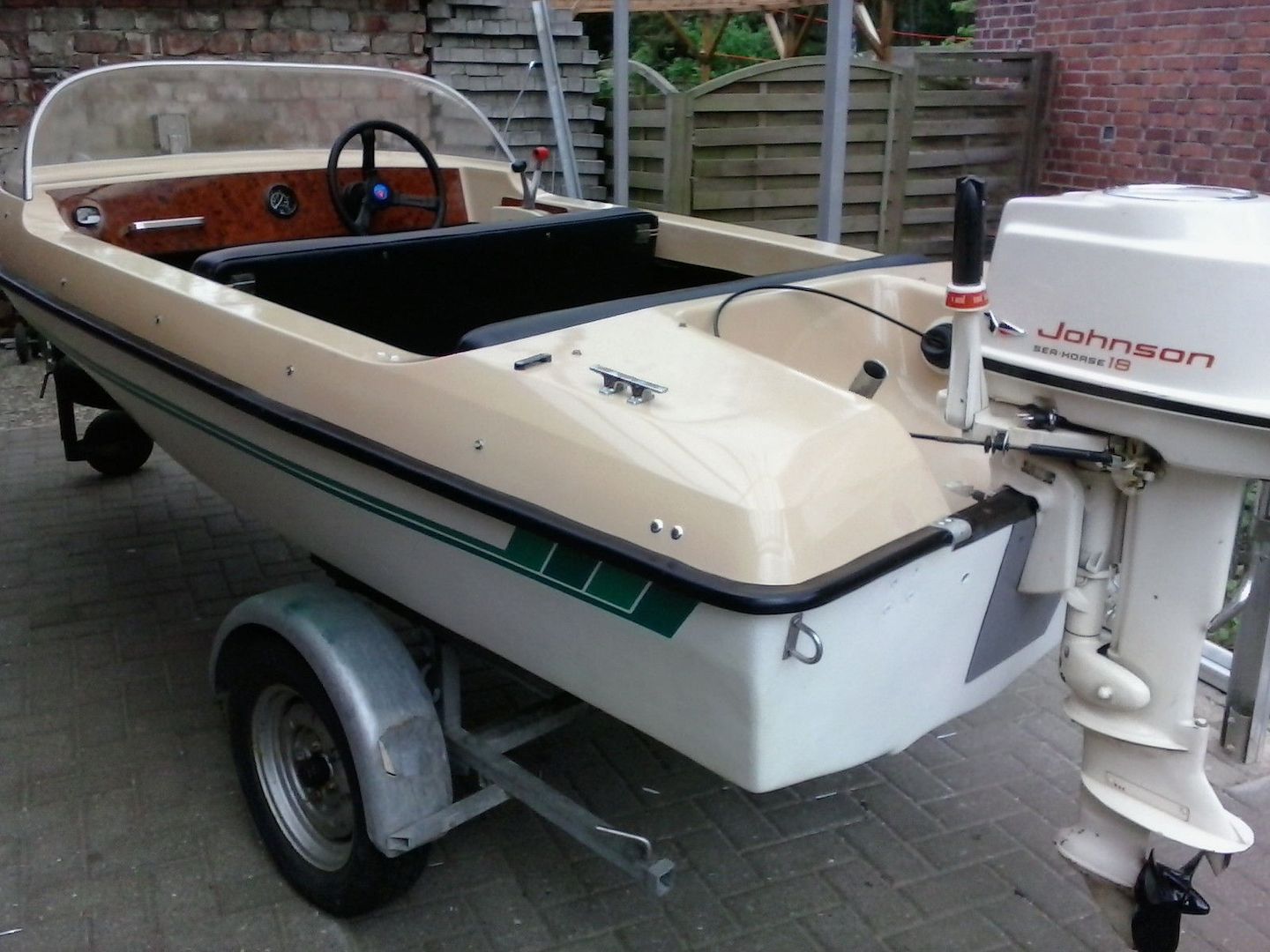 Sportboot, Motorboot Hammermeister Munga mit Johnson 18 PS und Trailer