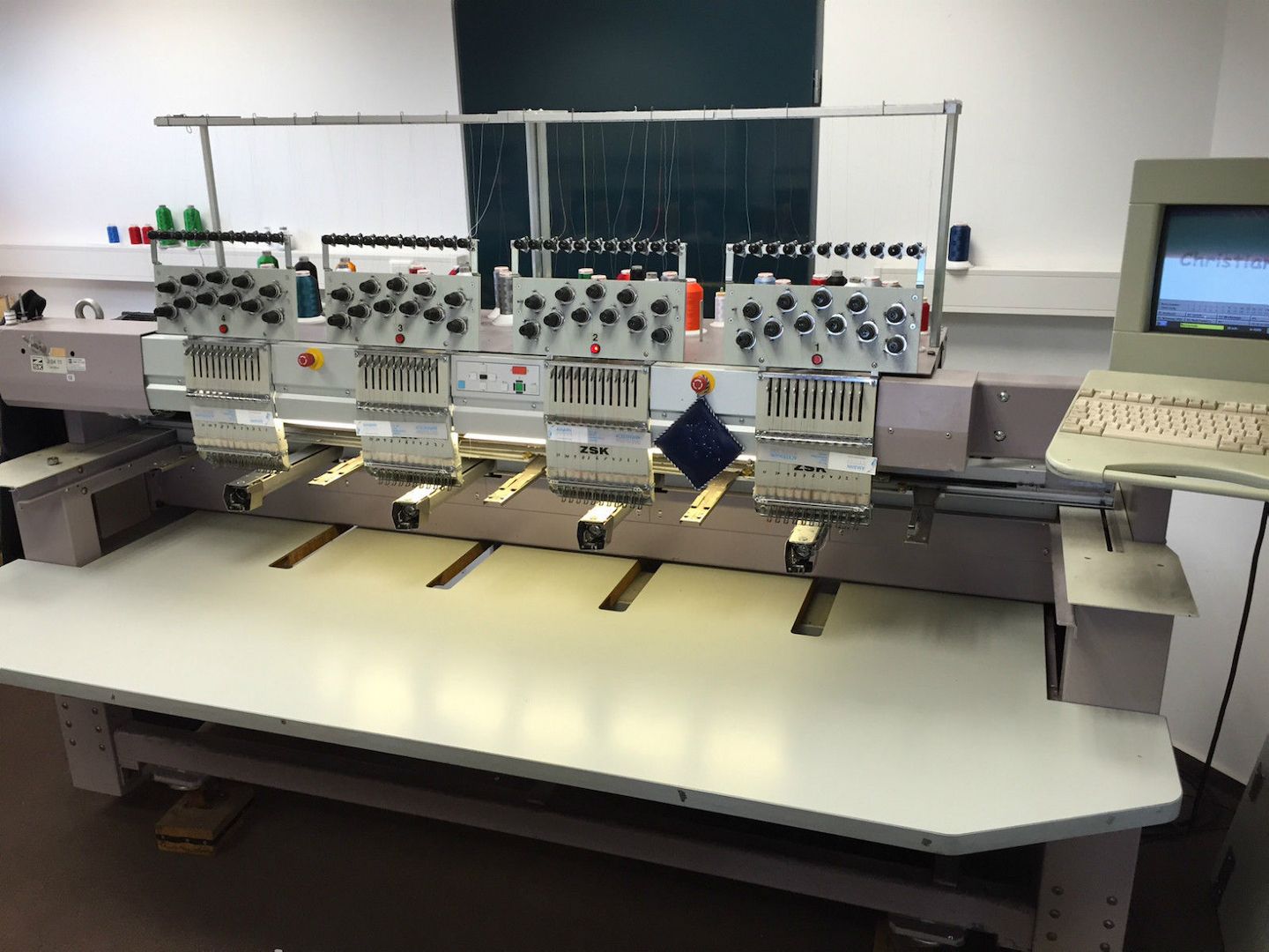 ZSK Stickmaschine Embroidery 4 Kopf