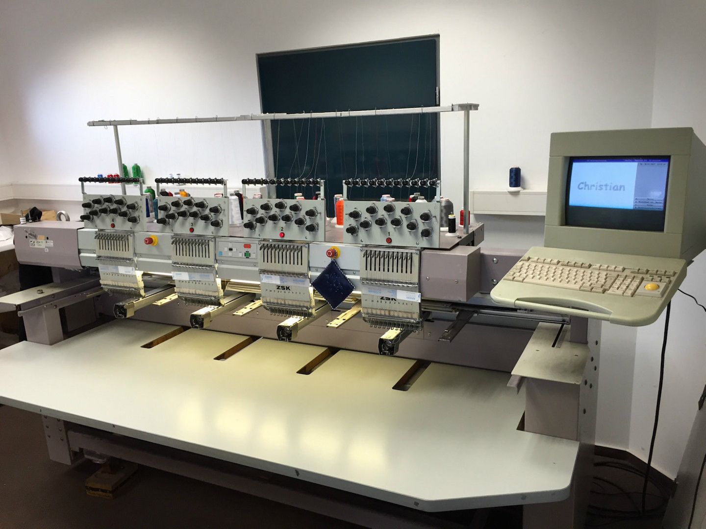 ZSK Stickmaschine Embroidery 4 Kopf