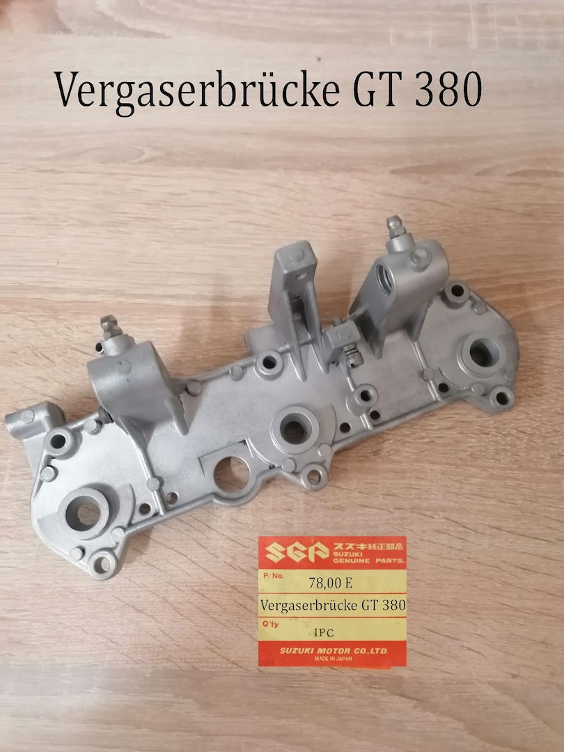 Suzuki GT 380 Vergaserbrücke