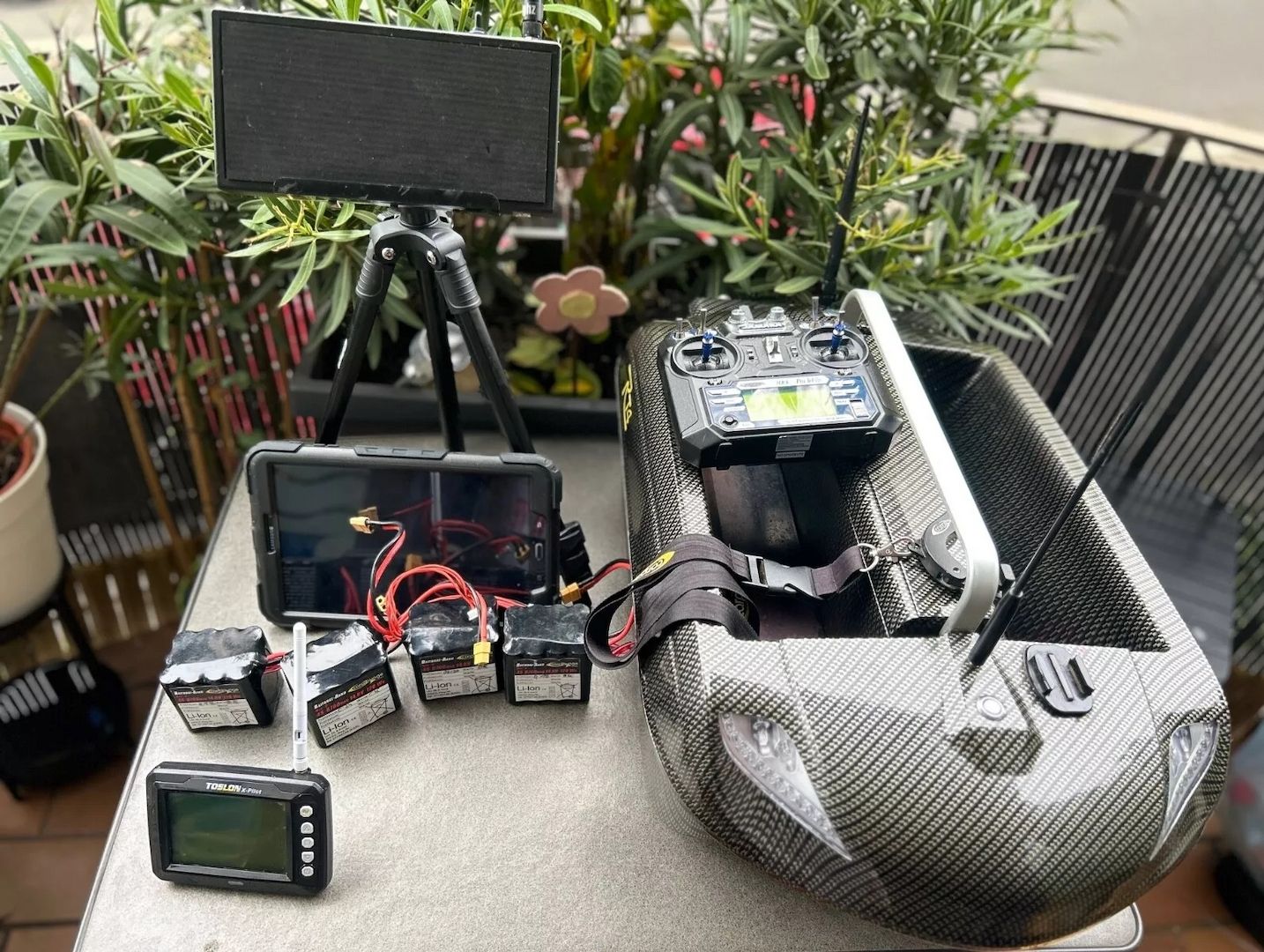 RT4 Futterboot mit hinzu gekauftem Zubehör