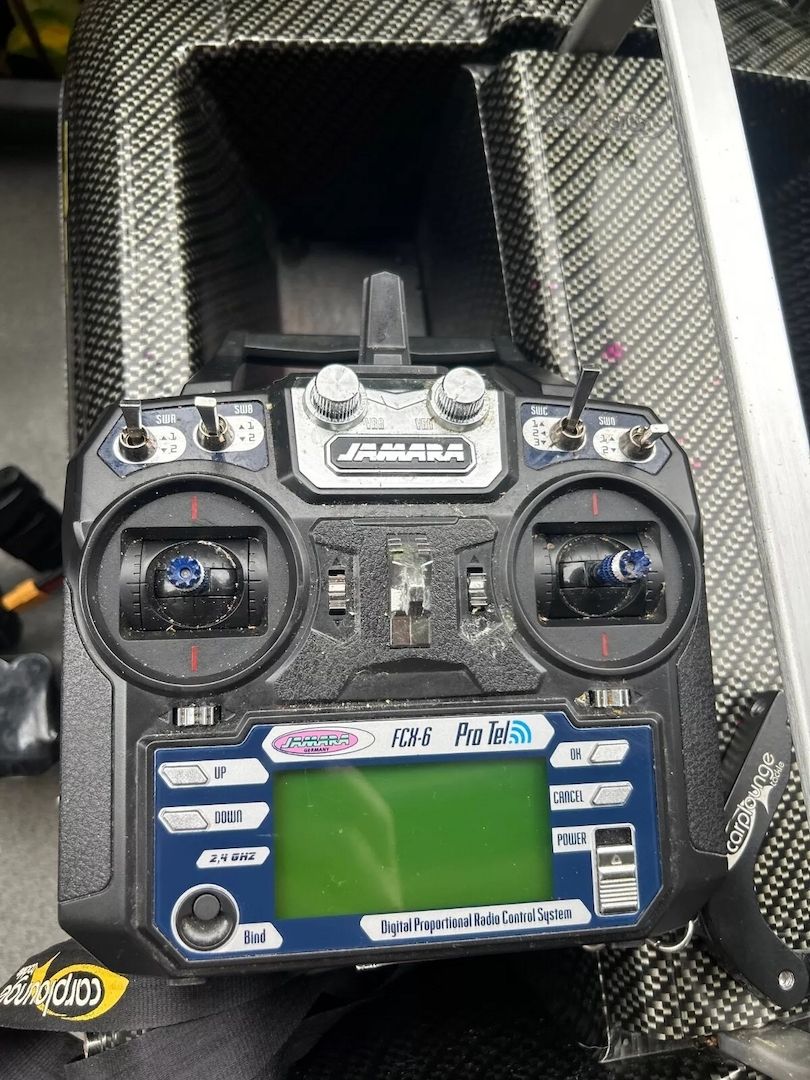 RT4 Futterboot mit hinzu gekauftem Zubehör