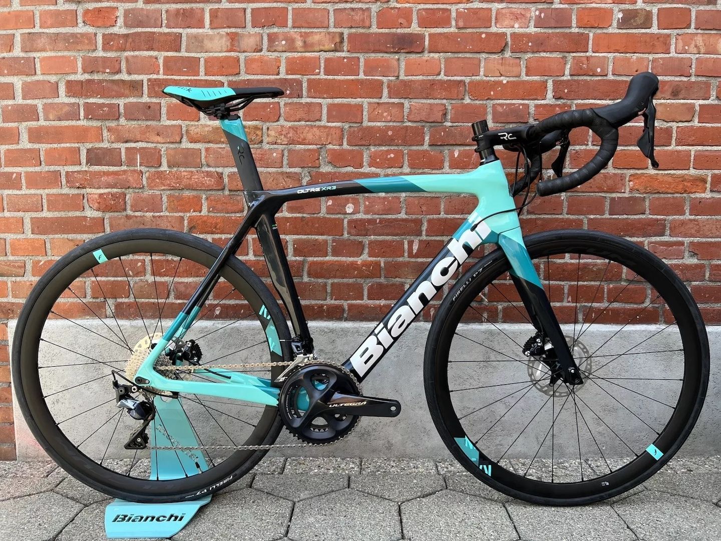 Bianchi Oltre XR3 CV Full Shimano Ultegra/Disc/Size 53 Bianchi Oltre XR3 CV Full Shimano Ultegra/Disc/Size 53