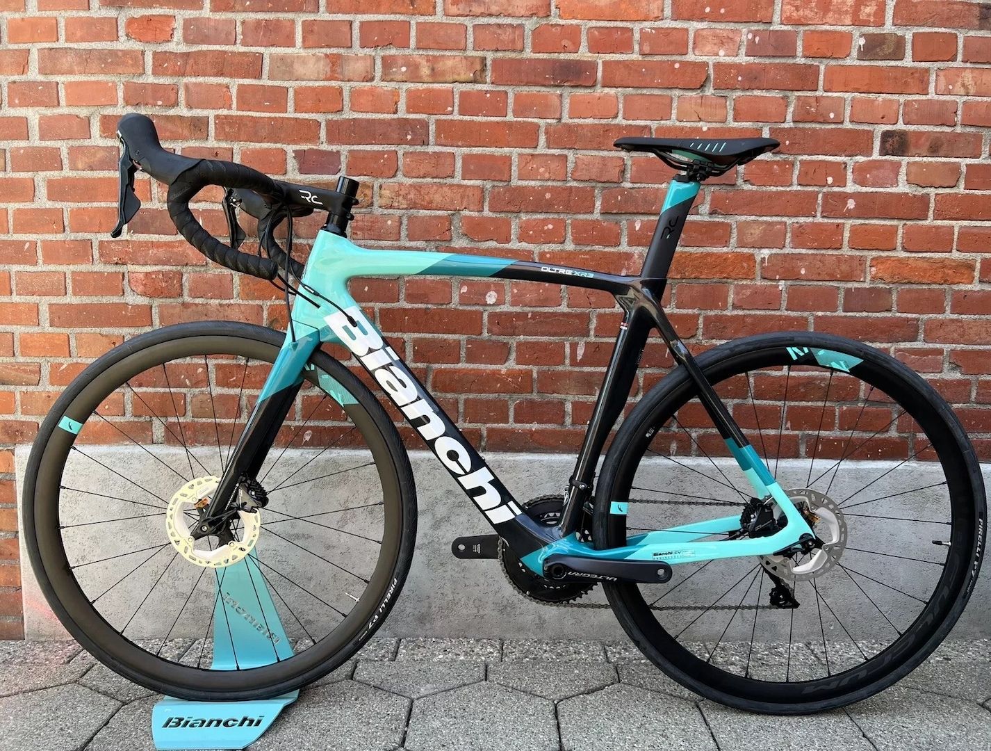 Bianchi Oltre XR3 CV Full Shimano Ultegra/Disc/Size 53 Bianchi Oltre XR3 CV Full Shimano Ultegra/Disc/Size 53