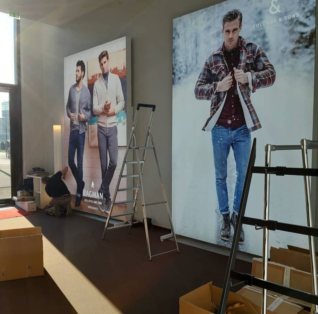 Messestand-Monteur hilft in Düsseldorf