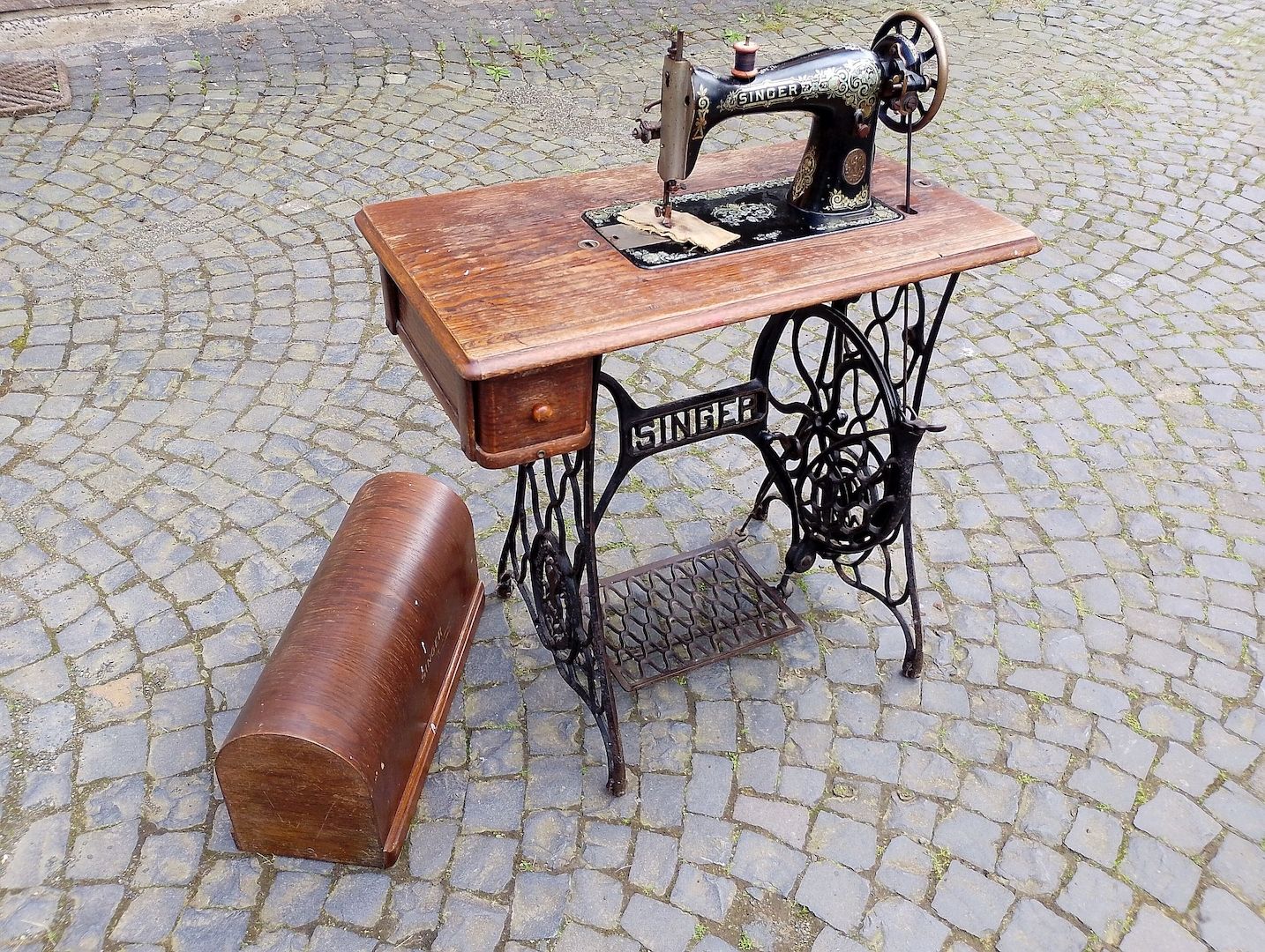 Alte SINGER Nähmaschine