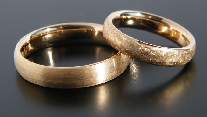 Individuelle Eheringe aus Ihrem Altgold