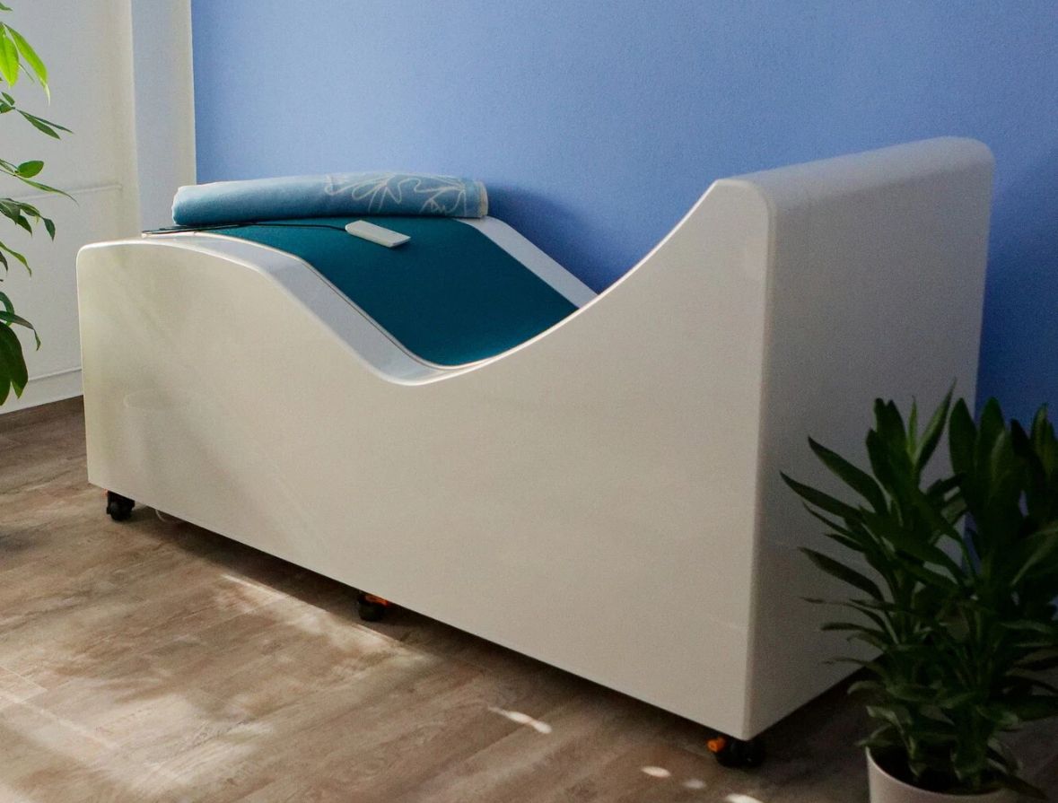 Recreation Lounge  Klavierlack weiss; Liegefläche Ozeanblau