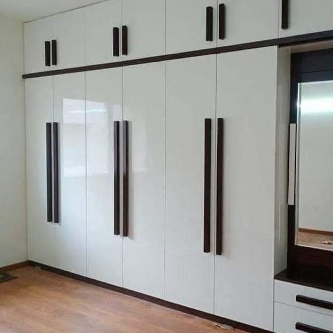 Küchen, Schränke, Treppen, Pavillons