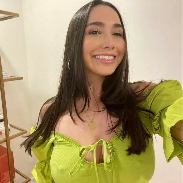 Ich bin sofort verfügbar und heiß