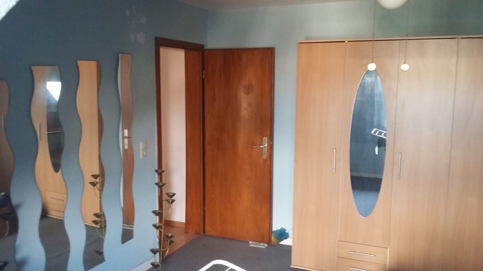 Junge Mädchen 18+ für Freizeit gesucht! Schwimmen, Sauna,FKK! Asylantin Ausländische! Wohnen