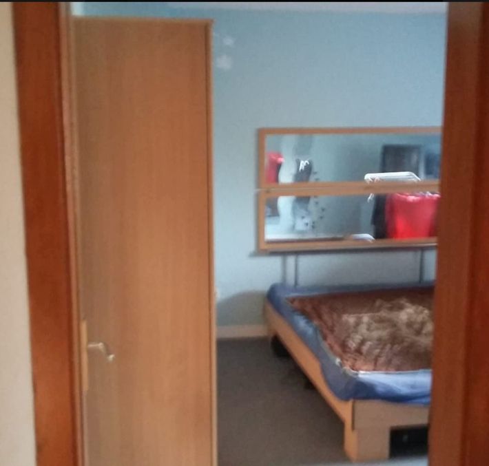 Junge Mädchen 18+ für Freizeit gesucht! Schwimmen, Sauna,FKK! Asylantin Ausländische! Wohnen