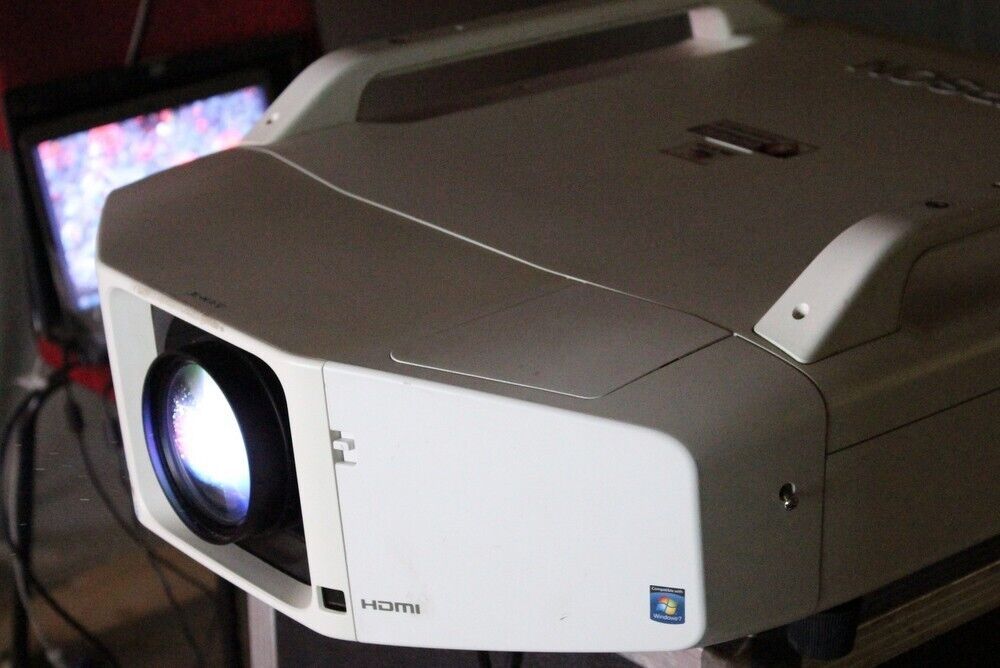 Projektor 8000 Lumen Epson EB-Z8150