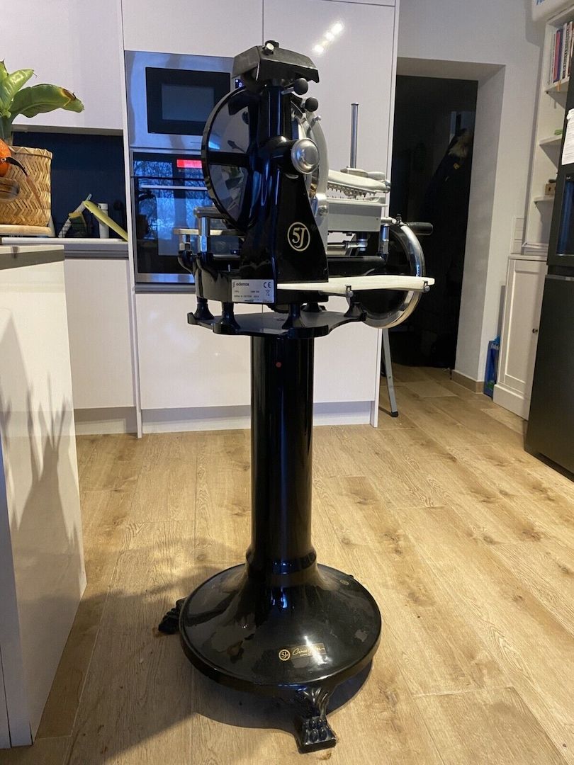 Schinkenschneidemaschine mit Schwungrad