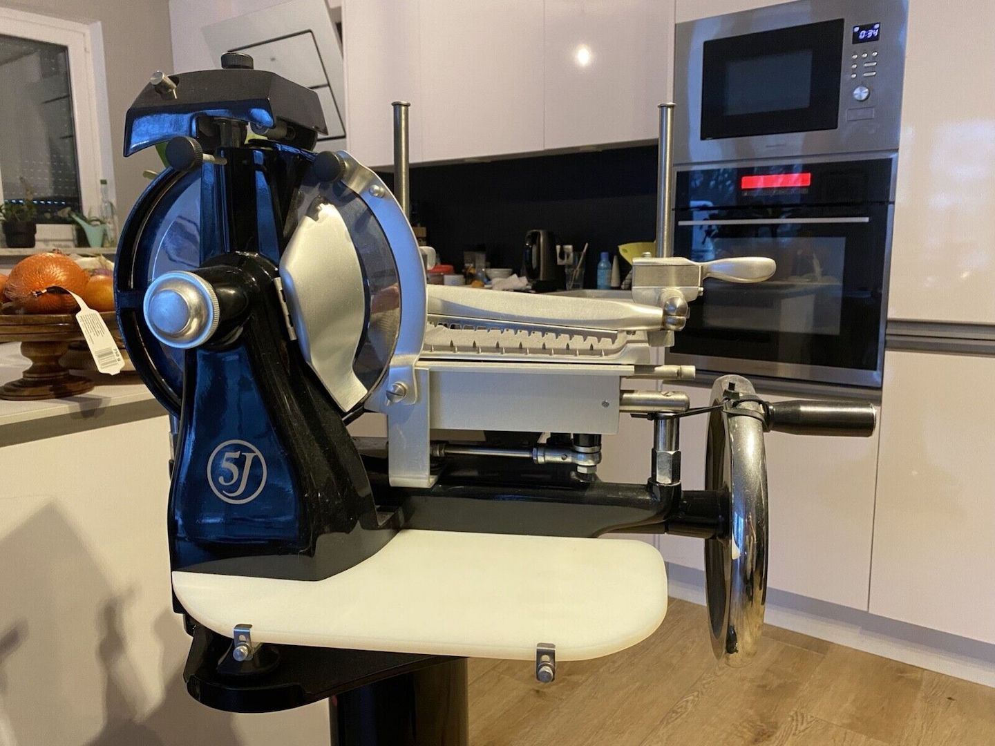 Schinkenschneidemaschine mit Schwungrad