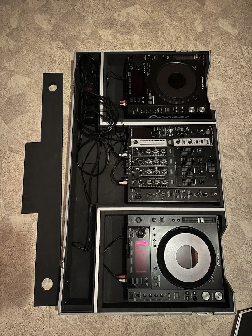 Pioneer DJ Equipment Set CDJ-850-K & DJM-750-K mit Flightcase