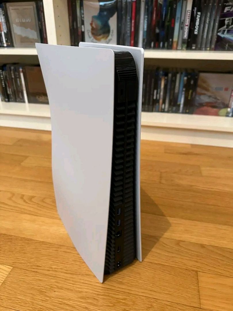 PlayStation 5 Digital Edition Standard (Disc) + Controller