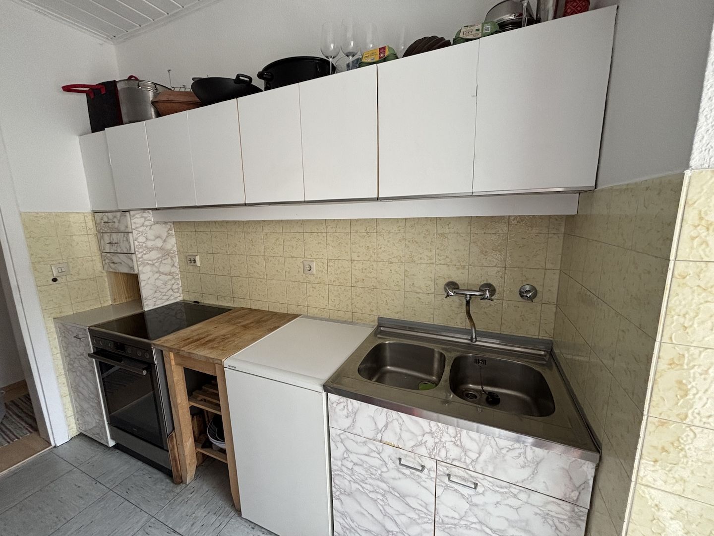 Schöne kleine Küche zu verschenken