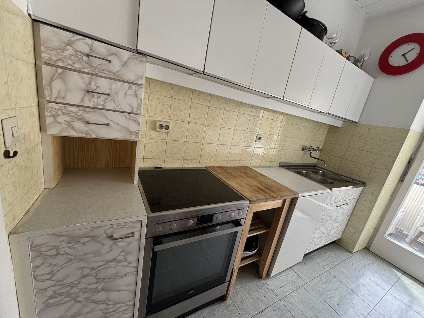 Schöne kleine Küche zu verschenken