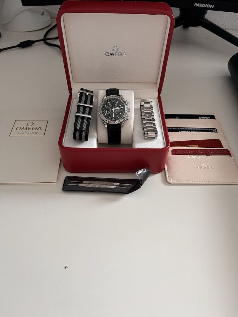 OMEGA Speedmaster schwarzes Zifferblatt Herrenuhr