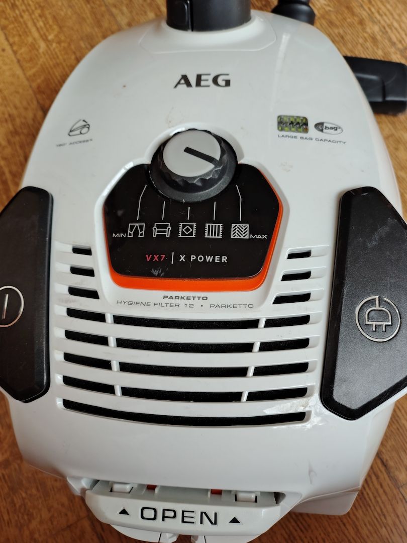 AEG Staubsauger neuwertig günstig abzugeben