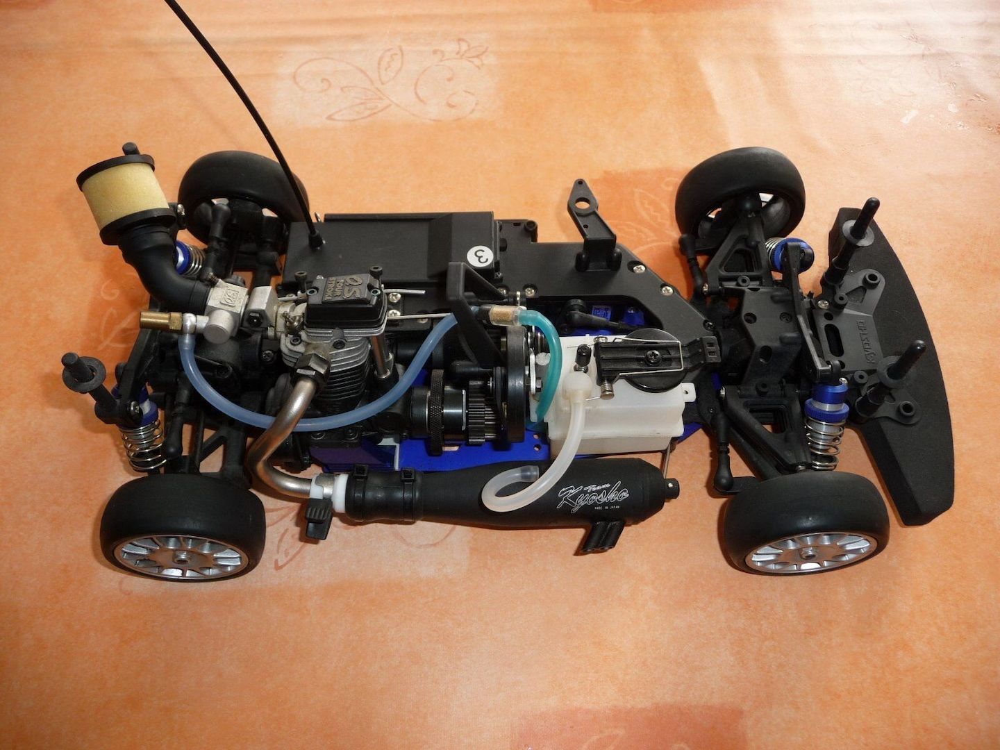 OS Engine FS 26 S-CX mit Kyosho FW05T Fahrzeug