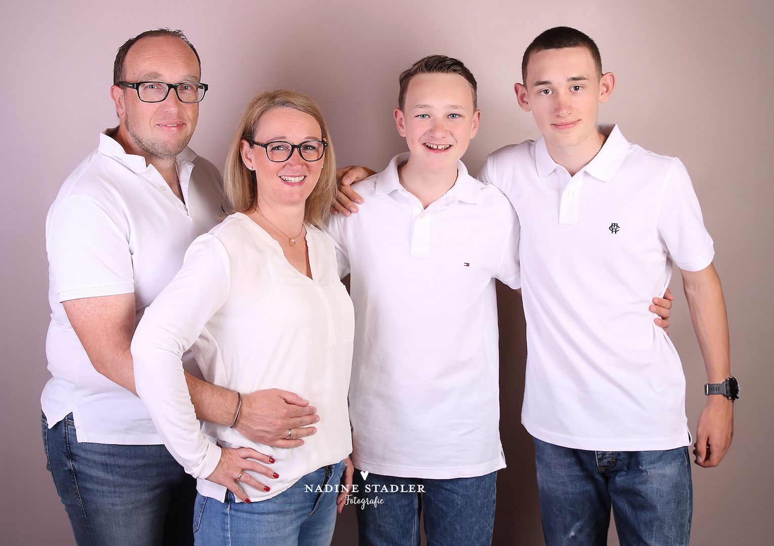 Familienfoto Familienfotografie Portraitfoto Fotostudio Fotoshooting Wuppertal Fotograf Familienfoto Familienfotografie Portraitfoto Fotostudio Fotoshooting Wuppertal Fotograf