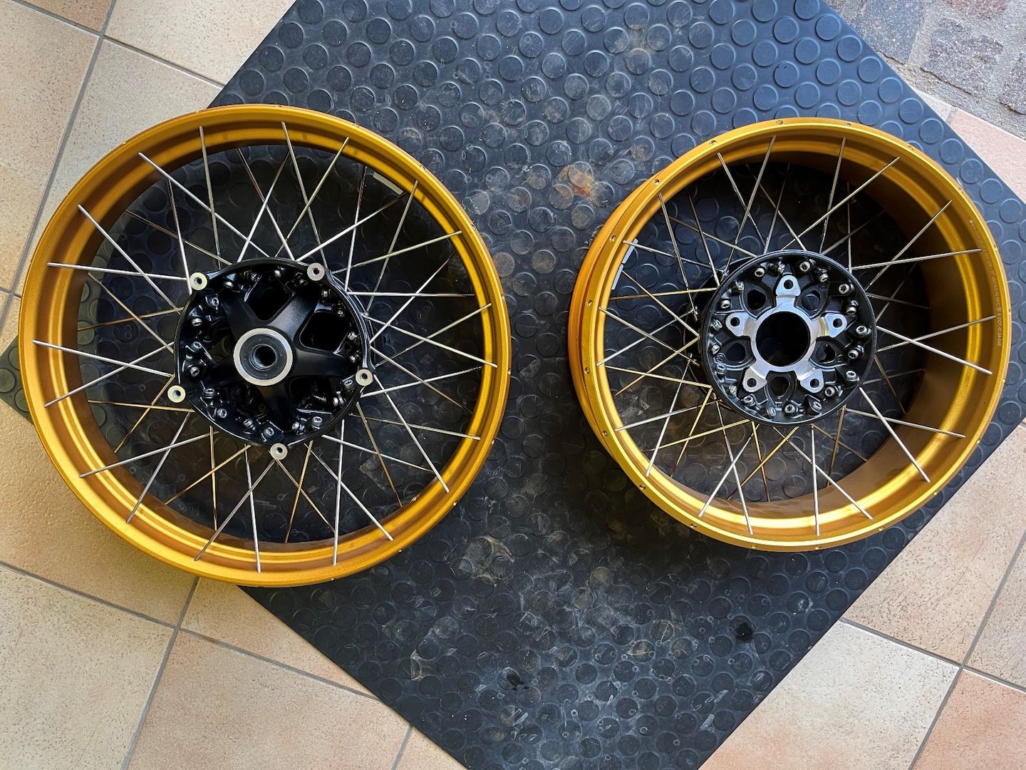 Satz Speichenfelgen BMW GS 1200  1250 Neu