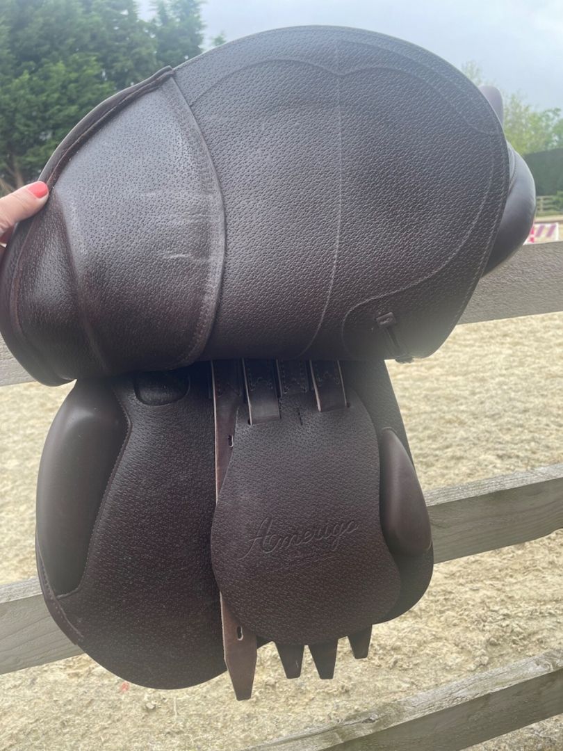 Amerigo DJ Doppelklappe Springsattel 17,5 Medium Amerigo DJ Doppelklappe Springsattel 17,5 Medium