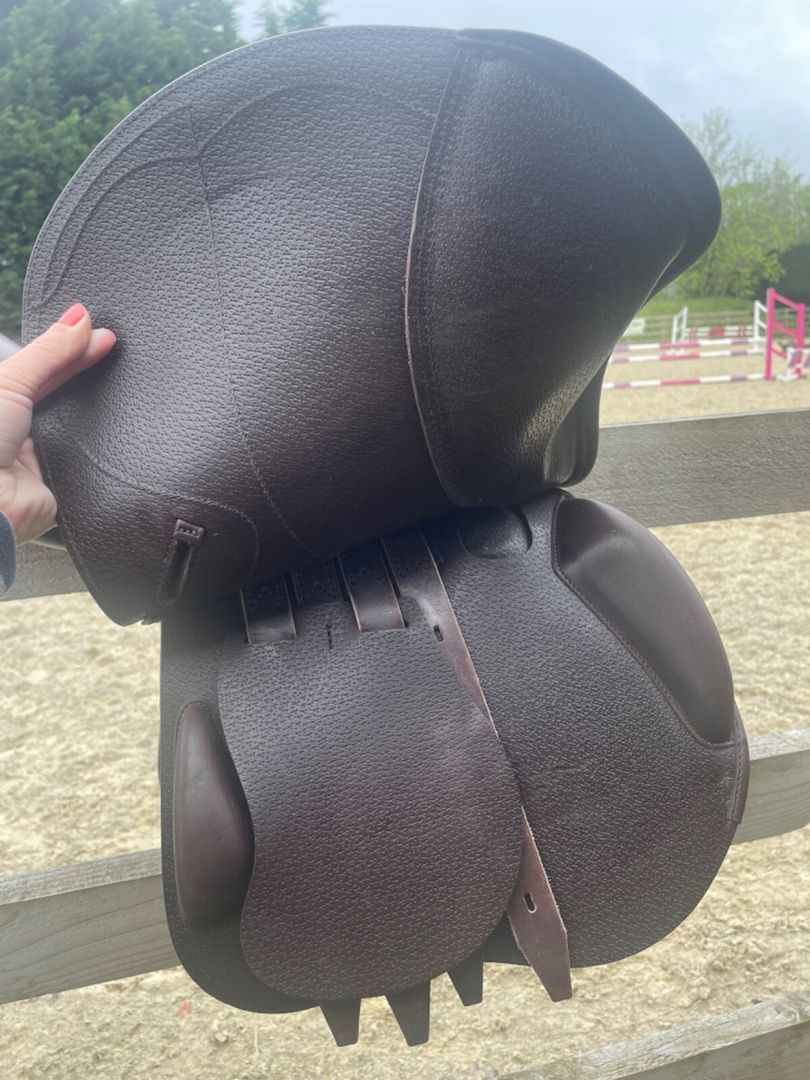 Amerigo DJ Doppelklappe Springsattel 17,5 Medium Amerigo DJ Doppelklappe Springsattel 17,5 Medium