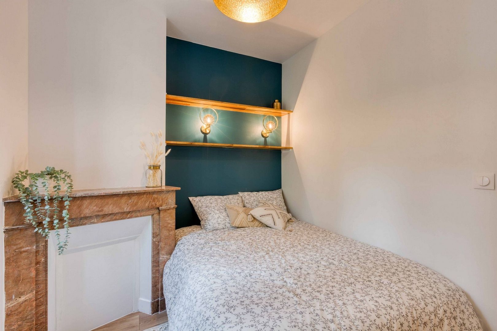 44 m² große, komplett möblierte Wohnung im 1. Stock eines Gebäudes mit Aufzug 44 m² große, komplett möblierte Wohnung im 1. Stock eines Gebäudes mit Aufzug