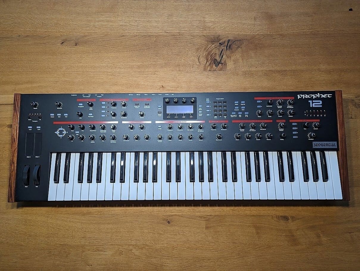 Dave Smith Instruments Prophet 12 Polyphonic Hybrid Synthesizer