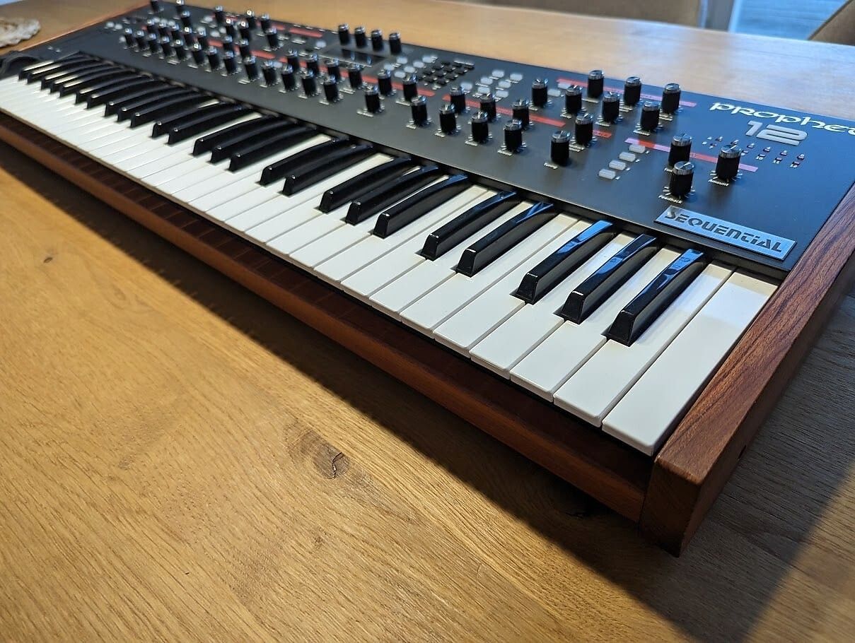 Dave Smith Instruments Prophet 12 Polyphonic Hybrid Synthesizer