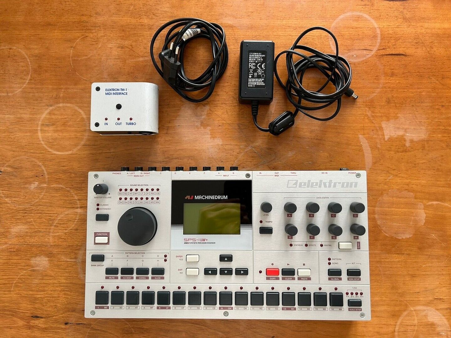 Elektron Machinedrum SPS-1UW+ MKII + TM1 Midi-Schnittstelle