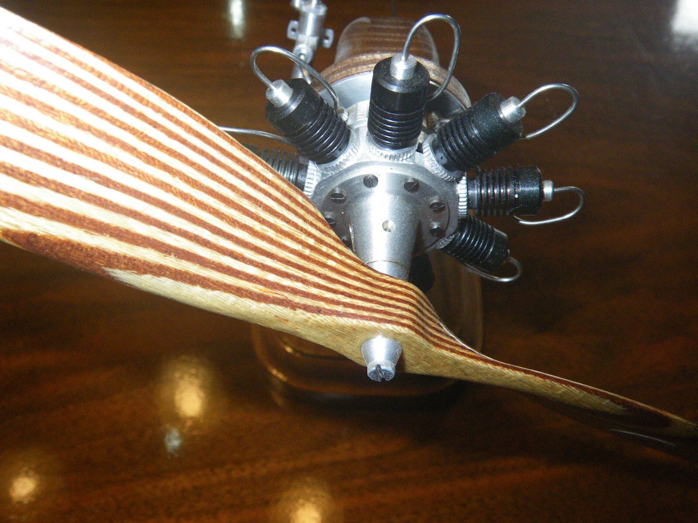 Gasparin G-MOT G24N 9Zylinder Co2 Sternmotor mit RC Drossel !