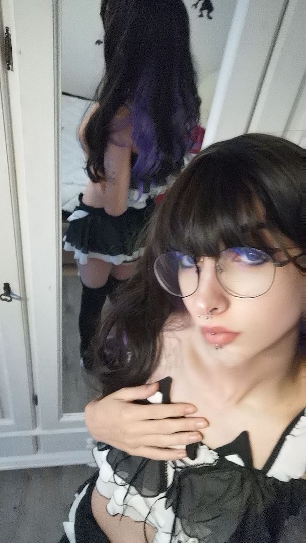 Trans E-Girl Whore verkauft Fotos / Videos