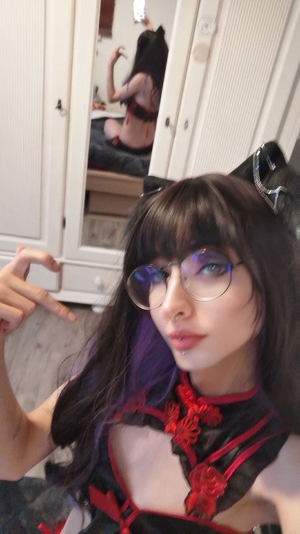 Trans E-Girl Whore verkauft Fotos / Videos