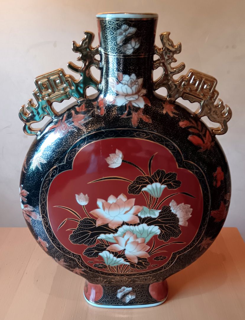 Große Keramik-Mondflasche ,Vase ROT & SCHWARZ MIT LOTUS