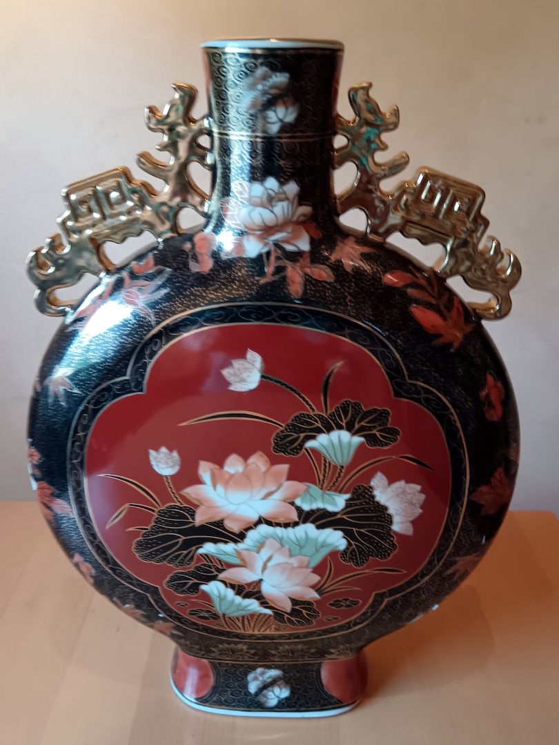 Große Keramik-Mondflasche ,Vase ROT & SCHWARZ MIT LOTUS