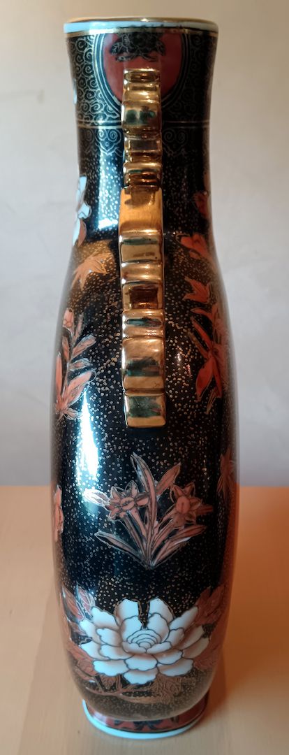 Große Keramik-Mondflasche ,Vase ROT & SCHWARZ MIT LOTUS